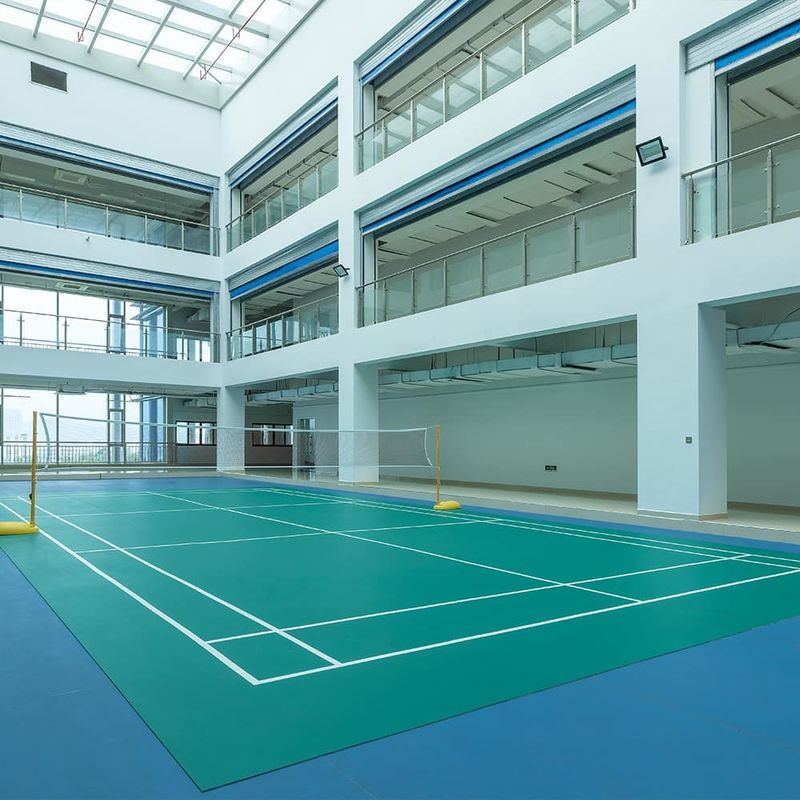 Pavimento sportivo per il basket e pallavolo