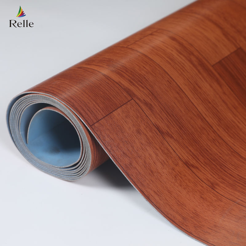 Pavimento in PVC per hotel con design simile al legno larghezza 2m 79