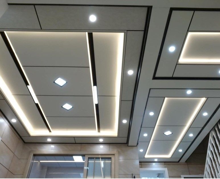 Piastrelle di soffitto in alluminio decorative 2x2 Piastrelle di soffitto in legno per hotel