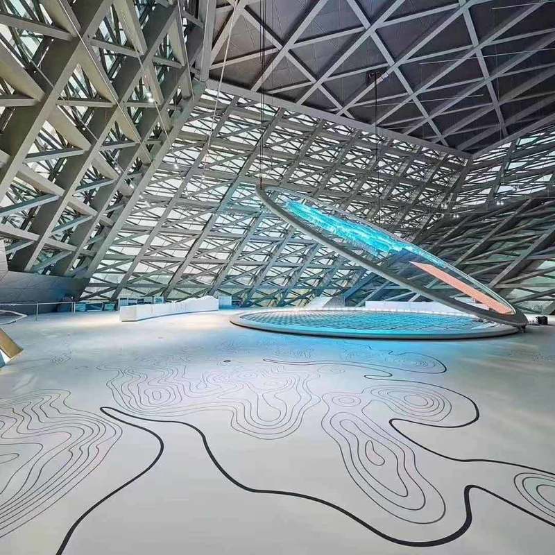 Pavimenti in gomma Relle per sale espositive, rispettosi dell'ambiente, resistenti all'usura e antiscivolo